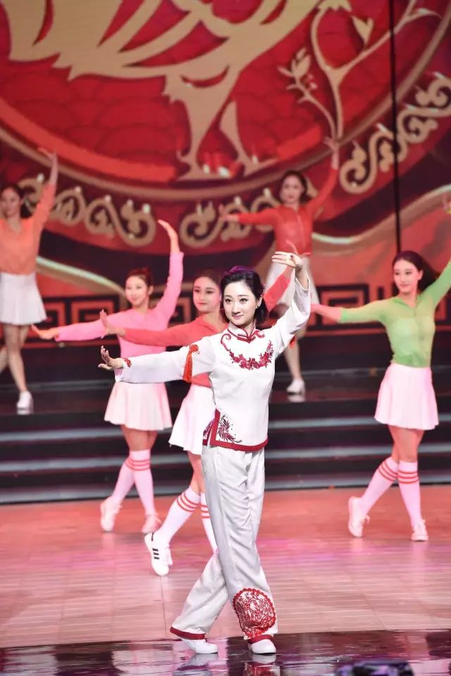 戏曲广播体操小学生_体操戏曲广播体操_学生做戏曲广播体操