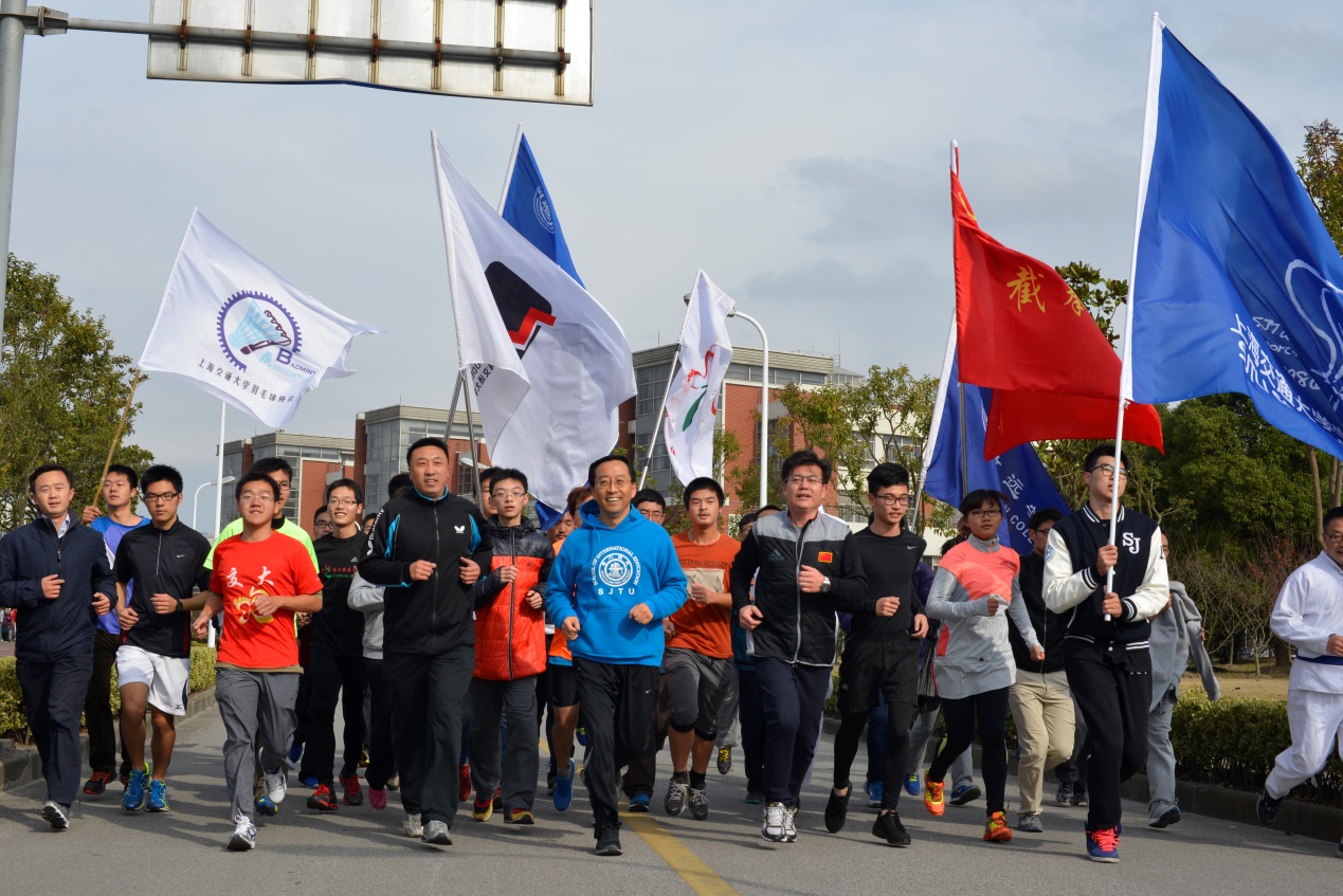大学游泳比赛2020_大学生游泳比赛甲乙组怎么分_大学游泳队比赛规则有哪些