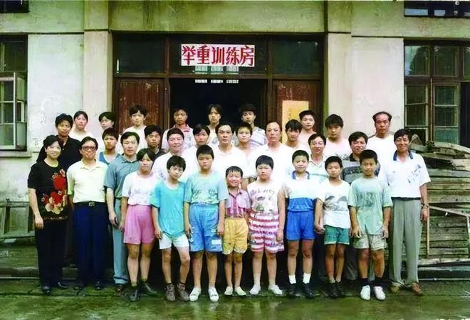 中国奥运举重冠军_奥运举重冠军退役搓背_奥运 举重冠军