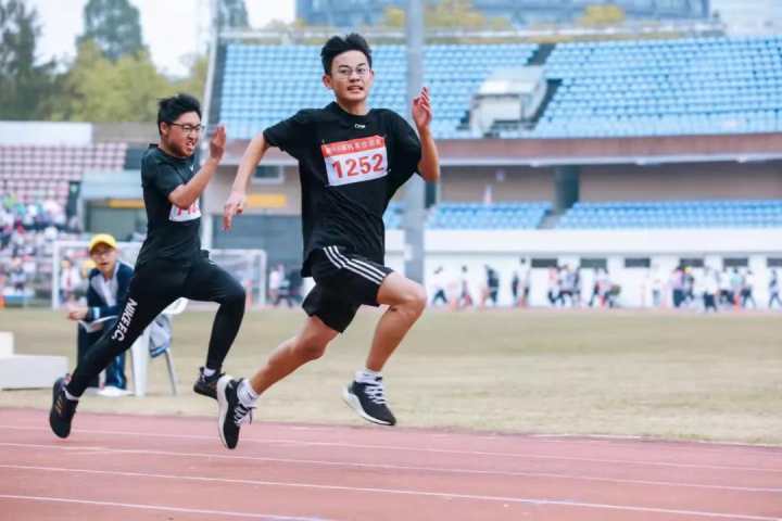 《运动会》600字_运动会600字_运动会600个字