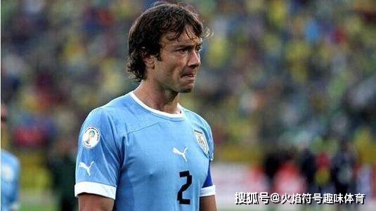 足球世界杯历史冠军球队_历史足球世界杯冠军排行榜_去年足球杯世界冠军