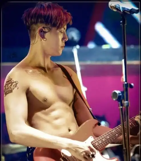 健身明星男后卫排名_男明星健身后_健身男明星叫什么名字