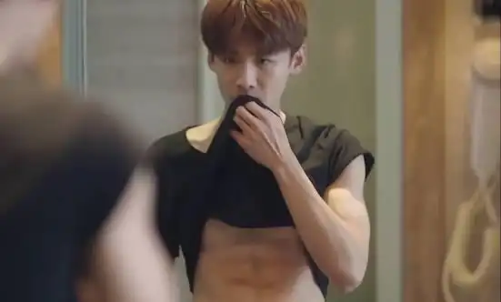 男明星健身后_健身明星男后卫图片_健身明星男后卫是谁