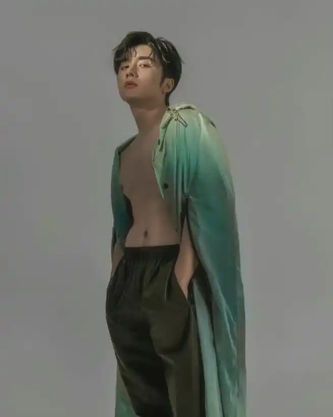 男明星健身后_健身男神明星_健身明星男后卫排名