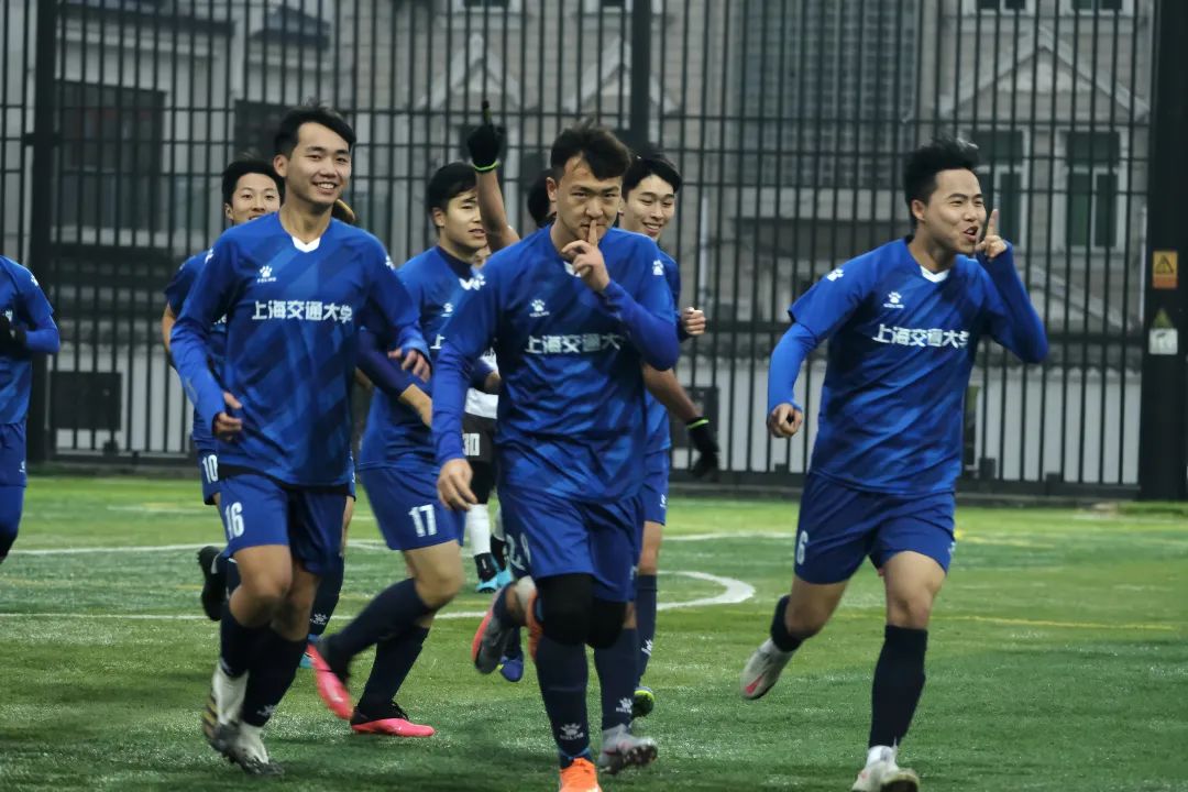 上海市足球冠军联赛_上海足球联赛冠军_上海联赛足球冠军是谁