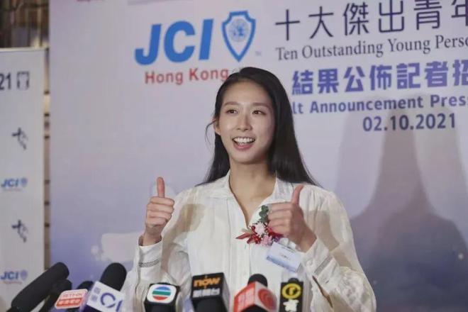 奥运会女子击剑颁奖仪式_奥运女子冠军击剑是谁_奥运女子击剑冠军何