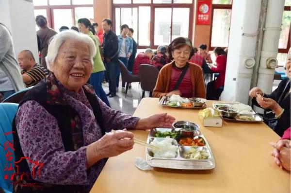 新城营养餐_美源露卡素营养代餐奶昔_营养瘦身月子餐